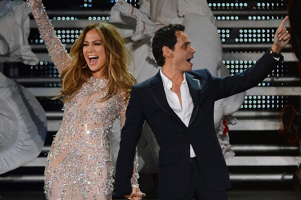
	
	Hầu hết những nghệ sĩ sau khi li hôn đều tự tin "vỗ ngực" rằng họ chia tay trong hạnh phúc nhưng không phải ai cũng làm được điều này. Tuy nhiên, với Jennifer Lopez và Marc Anthony thì lại khác. Họ vẫn dành cho nhau những tình cảm rất tốt đẹp. Đó là lý do vì sao cả hai vẫn tiếp tục hợp tác cùng nhau và Anthony đóng vai trò là nhà sản xuất của chương trình truyền hình thực tế Q'Viva!, một cuộc thi tìm kiếm tài năng của những người trình diễn nhạc Latin.